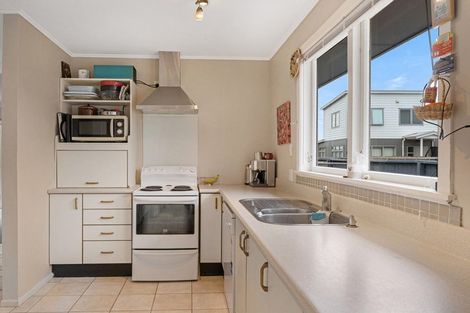 Photo of property in 7 Barberry Lane, Te Atatu Peninsula, Auckland, 0610