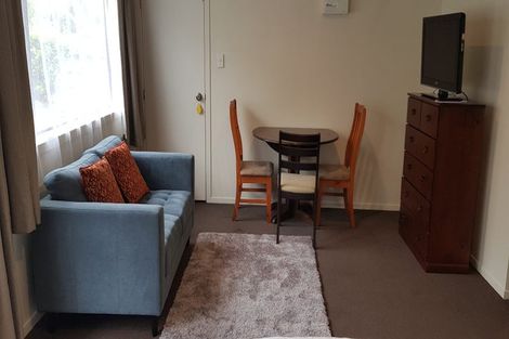 Photo of property in 8d Schnapper Rock Road, Schnapper Rock, Auckland, 0632