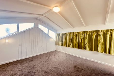 Photo of property in 35 Archibald Road, Kelston, Auckland, 0602