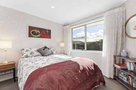 Photo of property in 4 Medallion Court, Kelvin Grove, Palmerston North, 4414