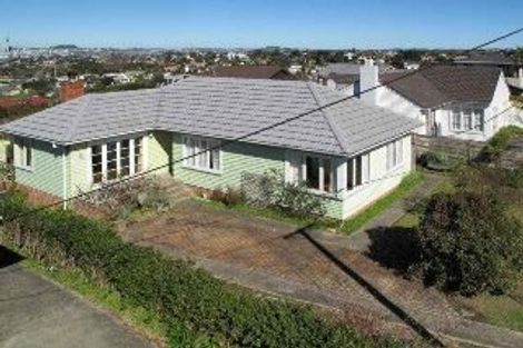 Photo of property in 82 Ocean View Road, Northcote, Auckland, 0627