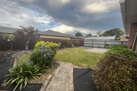 Photo of property in 32 Avonhead Road, Avonhead, Christchurch, 8042