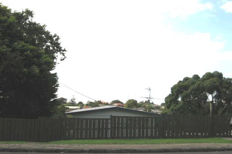 Photo of property in 100 Awaroa Road, Sunnyvale, Auckland, 0612
