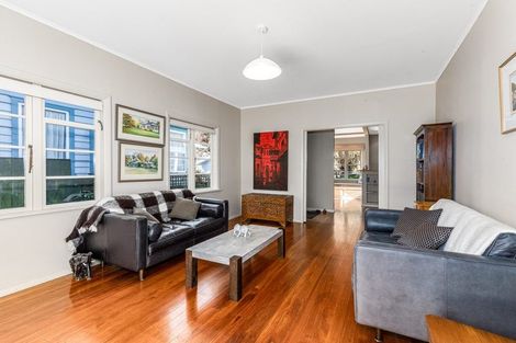 Photo of property in 218 Muritai Road, Eastbourne, Lower Hutt, 5013