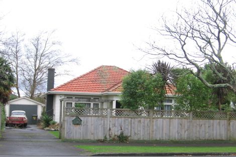Photo of property in 27 Pahiatua Street, Hokowhitu, Palmerston North, 4410