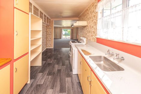 Photo of property in 2 Kotuku Street, Castlecliff, Whanganui, 4501