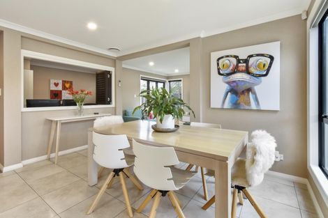 Photo of property in 14 Corsica Way, Karaka, Papakura, 2113