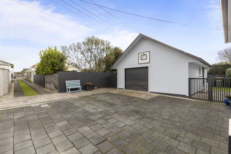 Photo of property in 25a Paynters Avenue, Strandon, New Plymouth, 4312
