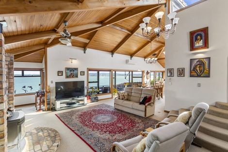 Photo of property in 16 Brigantine Drive, Beach Haven, Auckland, 0626