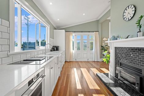 Photo of property in 260-262 High Street North, Carterton, 5713