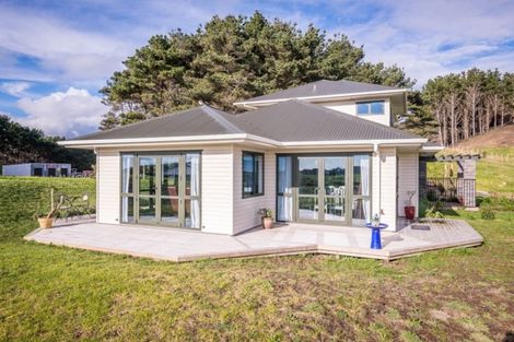 Photo of property in 100 Harakeke Road, Te Horo, Otaki, 5581