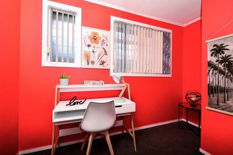 Photo of property in 18 Douglas Crescent, Fairfield, Hamilton, 3214