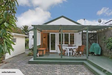 Photo of property in 39 Tuatoru Street, Eastbourne, Lower Hutt, 5013