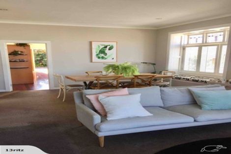 Photo of property in 9 Hanlon Crescent, Narrow Neck, Auckland, 0624