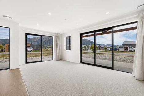 Photo of property in 159 Burdon Loop, Lake Hawea, 9382