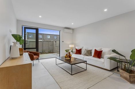 Photo of property in 16 Park Green Avenue, Rosehill, Papakura, 2113