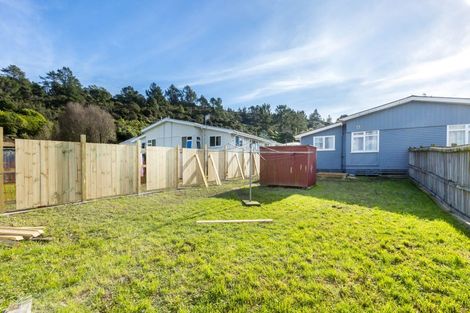 Photo of property in 35 Hanson Grove, Stokes Valley, Lower Hutt, 5019