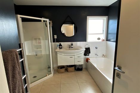 Photo of property in 41 Farquhar Road, Glendene, Auckland, 0602