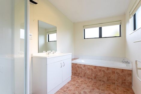 Photo of property in 5 Titchener Street, New Lynn, Auckland, 0600