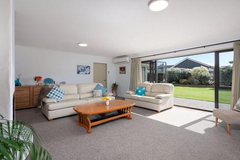 Photo of property in 28 Aranui Drive, Papamoa Beach, Papamoa, 3118