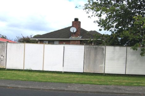 Photo of property in 4 Moor Avenue, Te Atatu Peninsula, Auckland, 0610