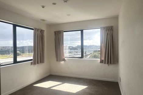 Photo of property in 1 Lilac Lane, Oteha, Auckland, 0632