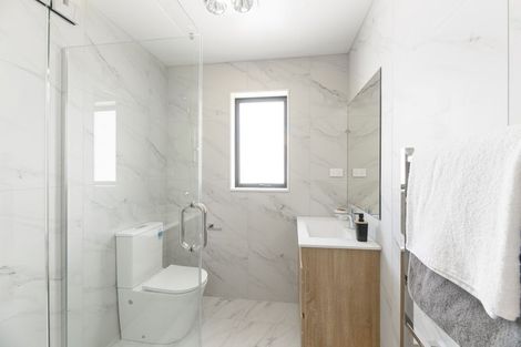 Photo of property in 51b Crestview Rise, Papakura, 2110