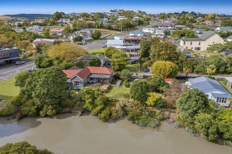 Photo of property in 1 Green Lane, Helensville, 0800