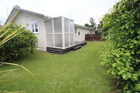Photo of property in 80a Wikiriwhi Crescent, Awapuni, Palmerston North, 4412
