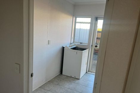 Photo of property in 14 Corta Bella Place, Golflands, Auckland, 2013