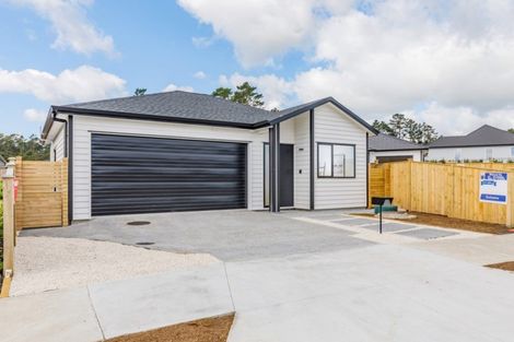 Photo of property in 21 Vinistra Road, Kumeu, 0810