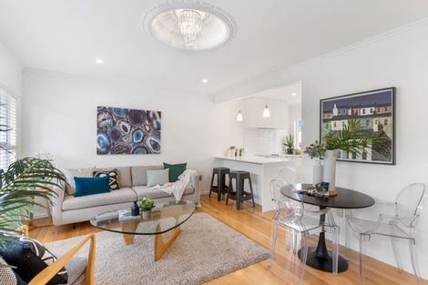 Photo of property in 3/109 Ocean View Road, Hillcrest, Auckland, 0627