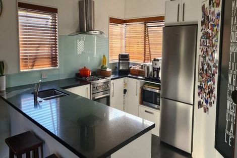 Photo of property in 2/224 Forrest Hill Road, Forrest Hill, Auckland, 0620