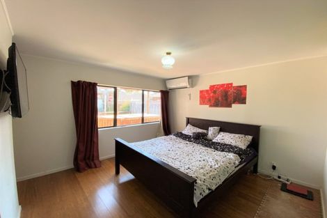 Photo of property in 12 Bosnyak Drive, Te Atatu South, Auckland, 0610