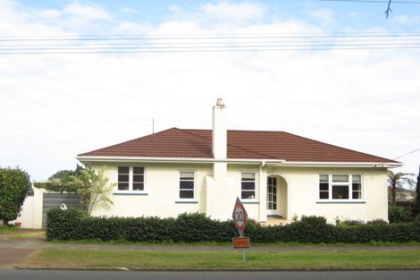 Photo of property in 32 Victoria Road, New Plymouth, 4310