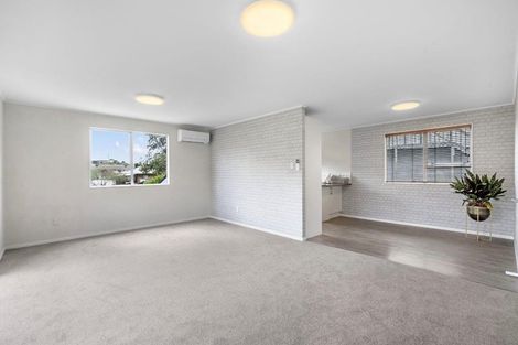 Photo of property in 63 Trias Road, Totara Vale, Auckland, 0629