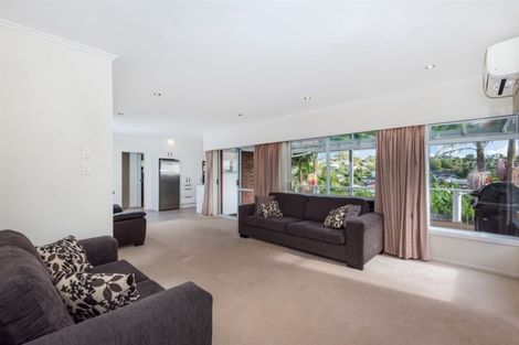 Photo of property in 33 Mayfair Crescent, Mairangi Bay, Auckland, 0630