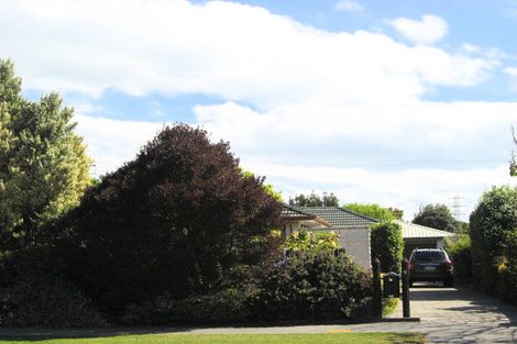 Photo of property in 9 Ambleside Drive, Burnside, Christchurch, 8053