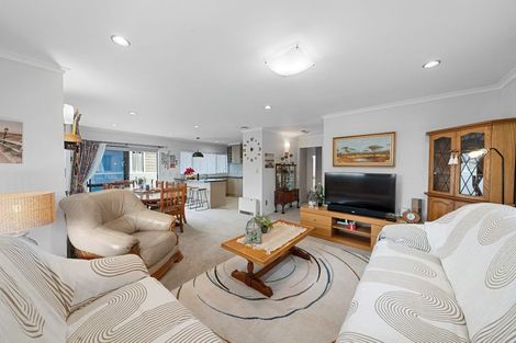 Photo of property in 3 Bezar Place, Flat Bush, Auckland, 2016