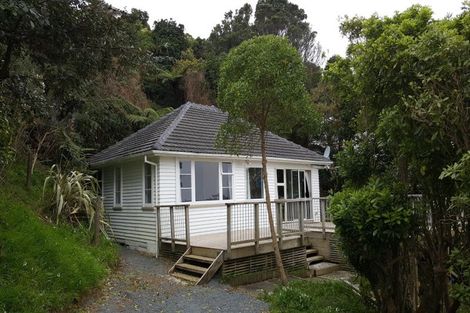 Photo of property in 77 Maungaraki Road, Korokoro, Lower Hutt, 5012