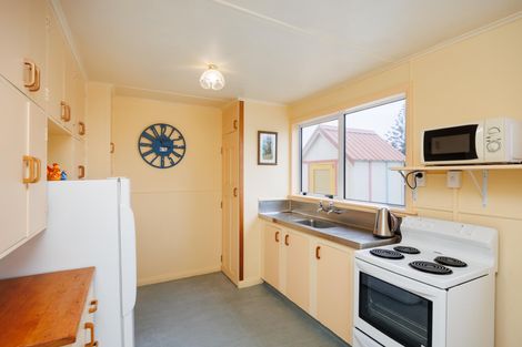 Photo of property in 19 Marine Parade South, Foxton Beach, Foxton, 4815