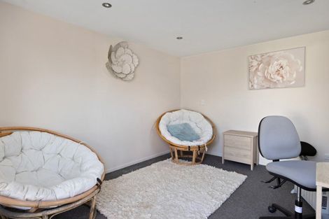 Photo of property in 21 La Perouse Place, Northcote, Christchurch, 8052