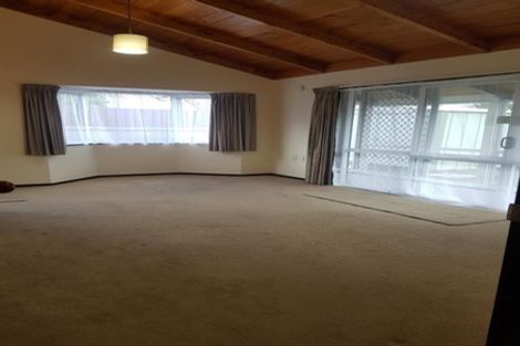 Photo of property in 2/2 Tiverton Crescent, Whalers Gate, New Plymouth, 4310