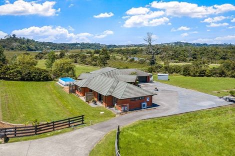 Photo of property in 13 Te Awa Place, Red Beach, 0932