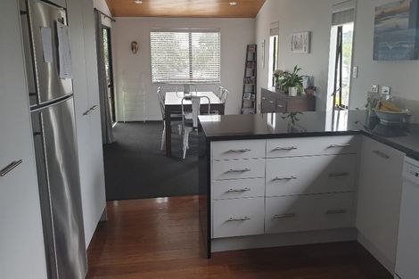 Photo of property in 1/186 East Coast Road, Forrest Hill, Auckland, 0620