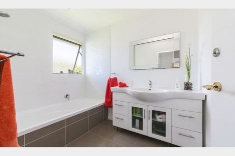 Photo of property in 73 Oreil Avenue, West Harbour, Auckland, 0618