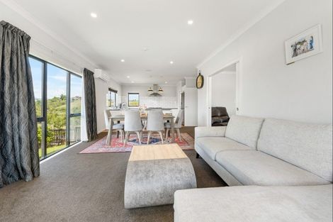 Photo of property in 1 Vaucluse Heights, Fitzherbert, Palmerston North, 4410