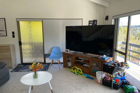 Photo of property in 42 Holyoake Place, Chatswood, Auckland, 0626