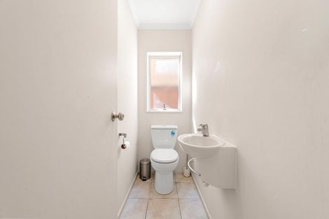 Photo of property in 42 Lilybank Crescent, East Tamaki, Auckland, 2013