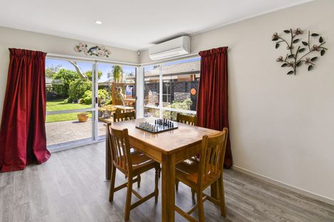 Photo of property in 38 Perotti Place, Conifer Grove, Takanini, 2112